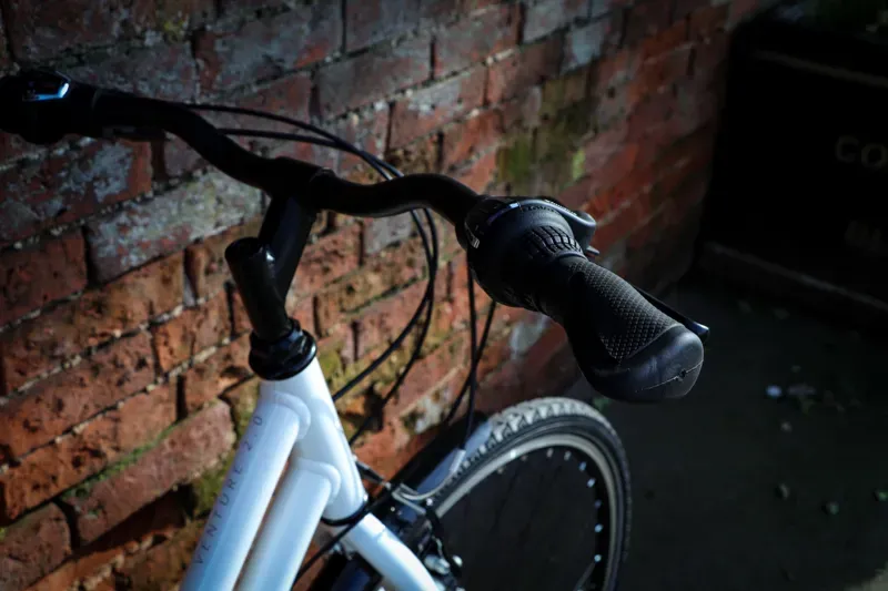 Dawes Venture 2.0 Lowstep EQ Hybrid Bike in White-3