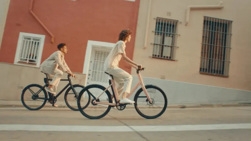 Cowboy 4 Cruiser Base E-bike in Black-10