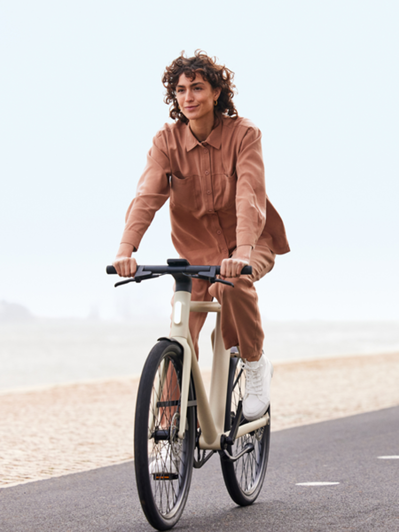 Cowboy 4 Classic Performance / Full E-bike in Sand-9