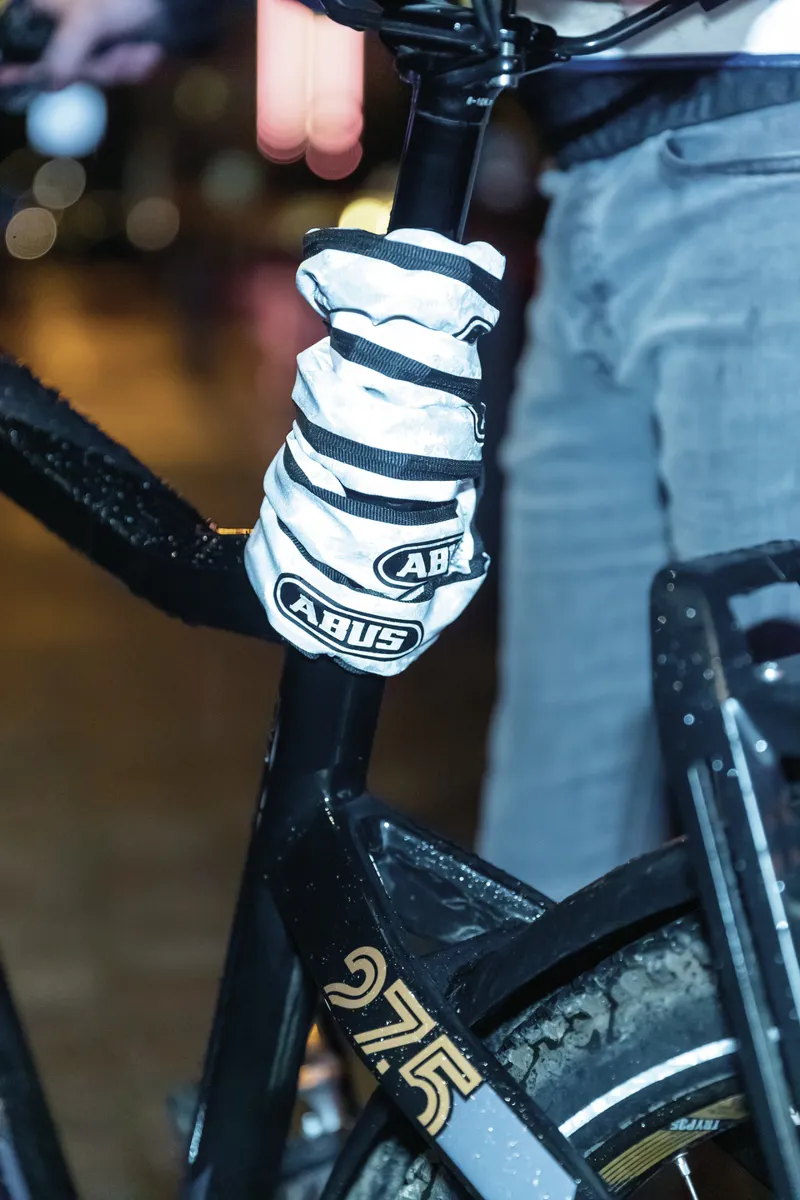 ABUS Catena 6806K Reflective Chain Key Lock 85cm/6mm in Black-1