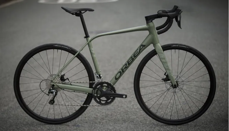 2023 Orbea Avant H60 Road Bike In Orange Candy/Cosmic Bronze-6