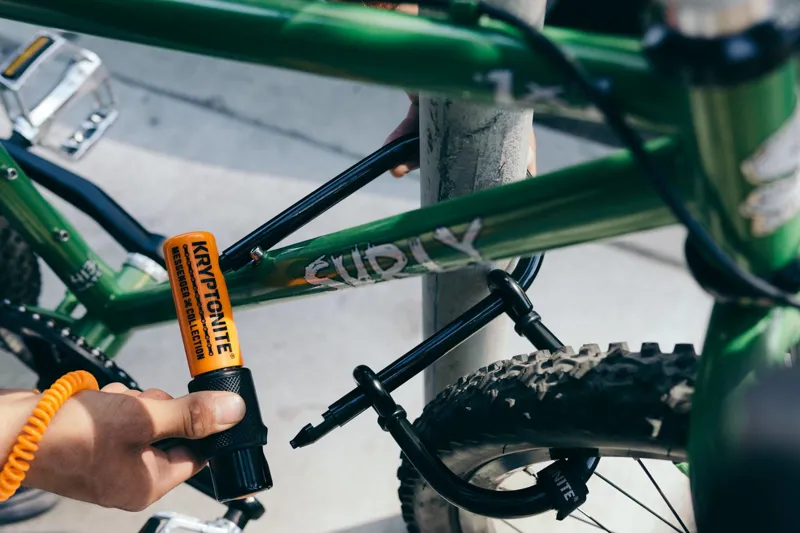 Kryptonite Messenger Mini+ Lock in Black-4