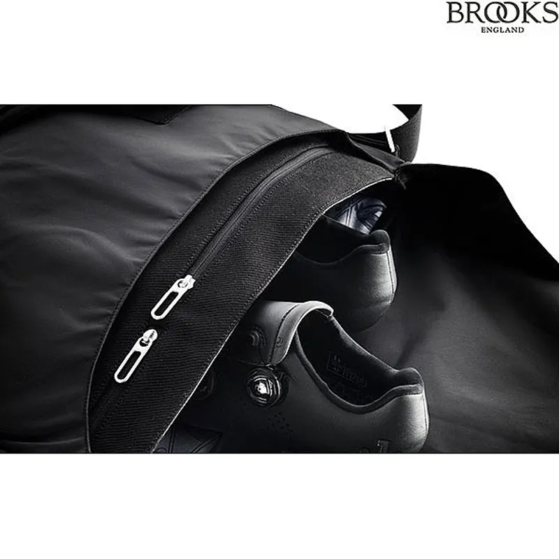 Brooks Strand Messenger Bag - Black - 15 Litre-2