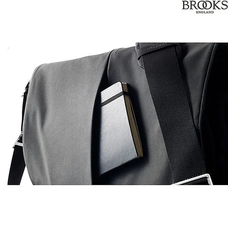 Brooks Strand Messenger Bag - Black - 15 Litre-5