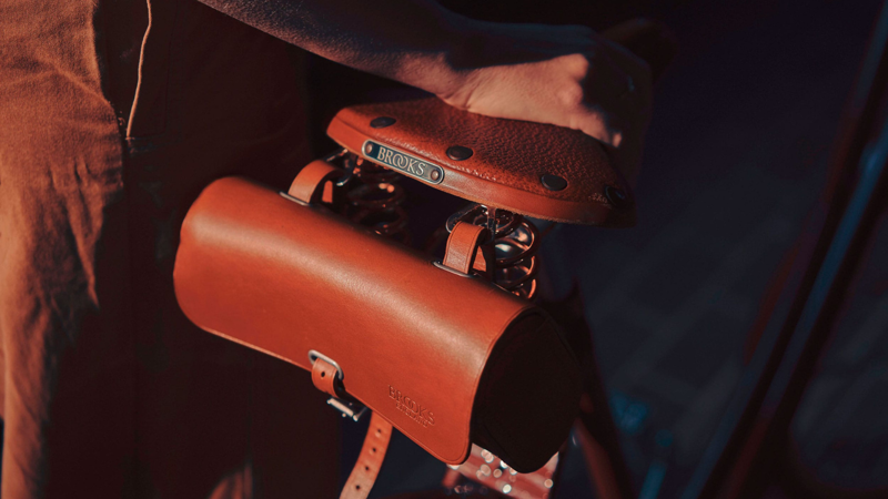 Brooks Challenge Saddle Bag in Brown-6