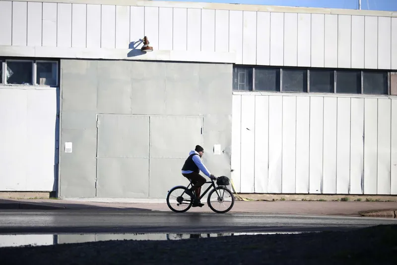 Pelago Olari Lightweight All-rounder Electric Bike in Black-3