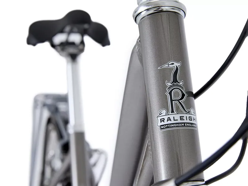 2025 Raleigh Pioneer 700 Derailleur Lowstep Hybrid Bike in Grey-5