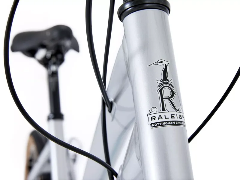 2025 Raleigh Strada 650B Mid Step Derailleur CL1 Hybrid Bike in Grey-4