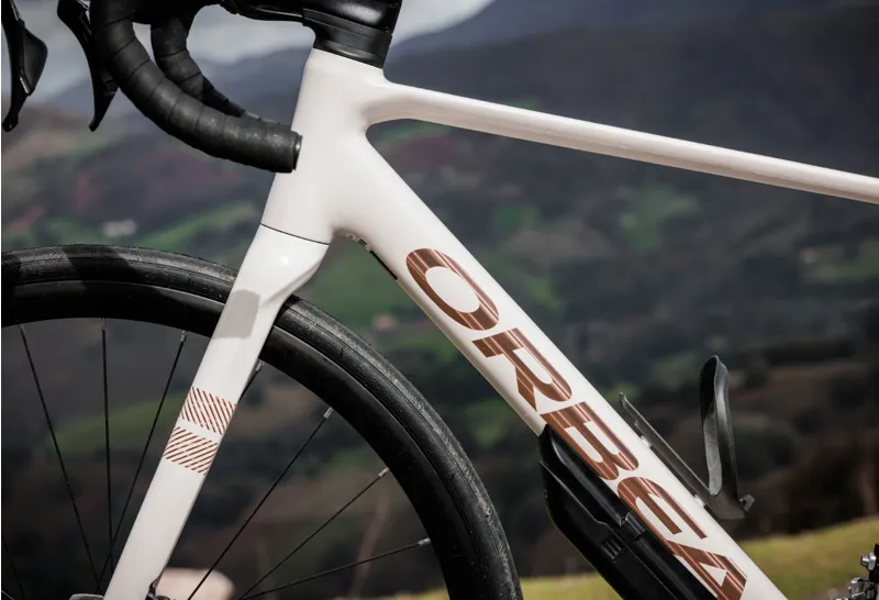 NEW 2025 Orbea Avant H40 Road Bike In 3 Colours-12