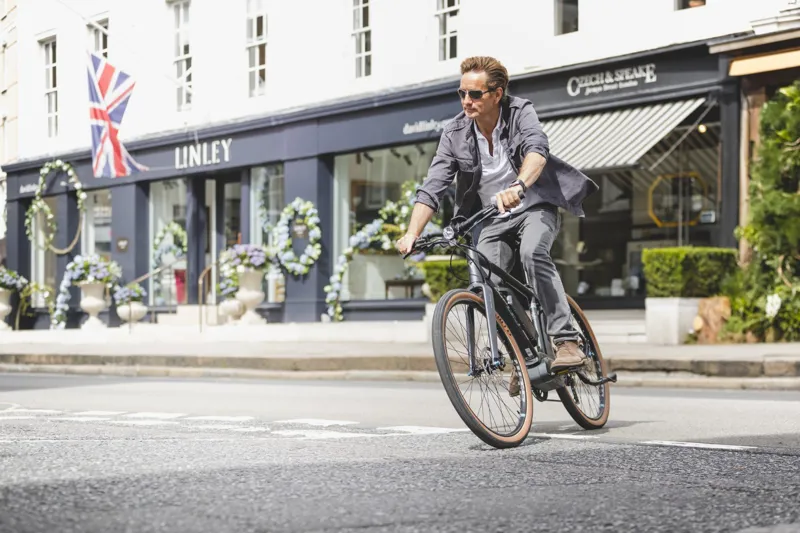 Whyte Highgate Compact Matt Granite with Silver Magenta Electric Bike-2