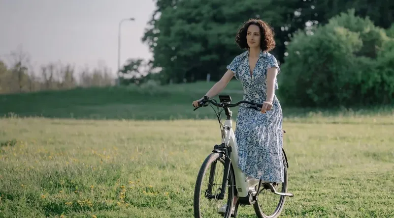 Tenways AGO T Hybrid eBike in Pearl White-11