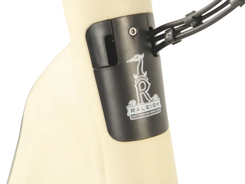 New Raleigh Motus Grand Tour Derailleur Lowstep Electric Bike in Cream-2