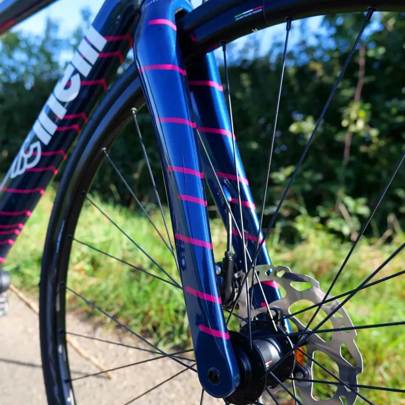 Cinelli Veltrix Disc 11 speed Road Bike in Blue-3