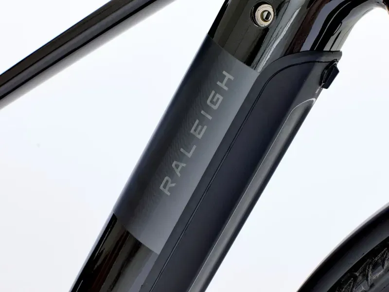 2026 Raleigh Novus Electric Bike Crossbar With Derailleur Gears In Onyx Black Gloss-3
