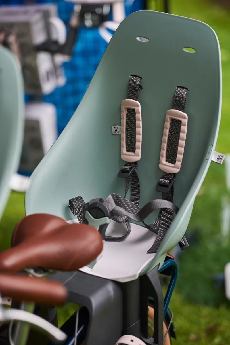 Urban Iki Rear Child Seat U-ME Easy Fix in Suzume Grey / Bincho Black - Rack Mount-3