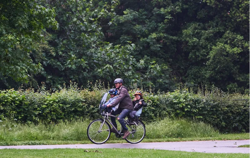 Urban Iki Rear Child Seat U-ME Easy Fix in Suzume Grey / Bincho Black - Rack Mount-4